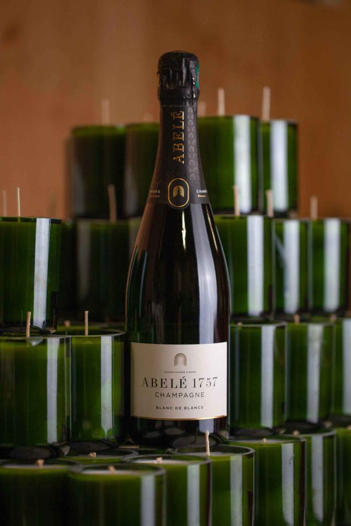 Bouteille de Blanc de Blancs par Abelé 1757 au cœur de l'Atelier Marsault