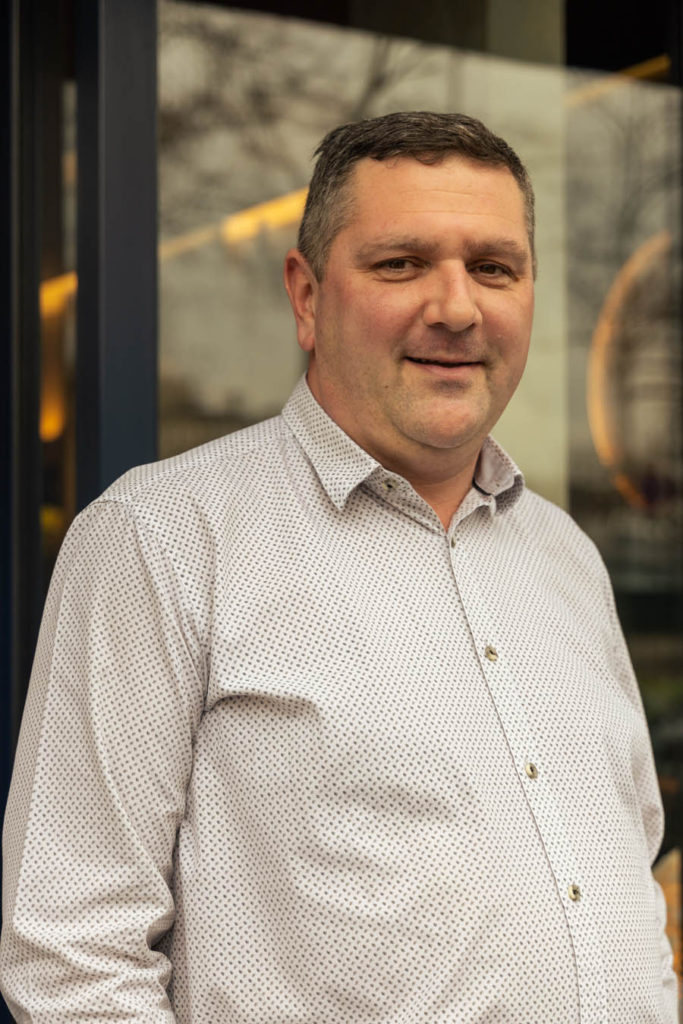 Le sommelier du Restaurant le Vent d'Armor à Paris